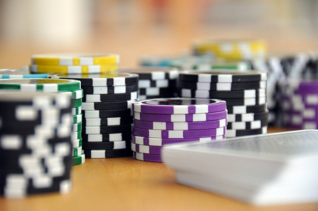 When to Fold in Poker: Mastering the Art of Knowing When to Walk Away